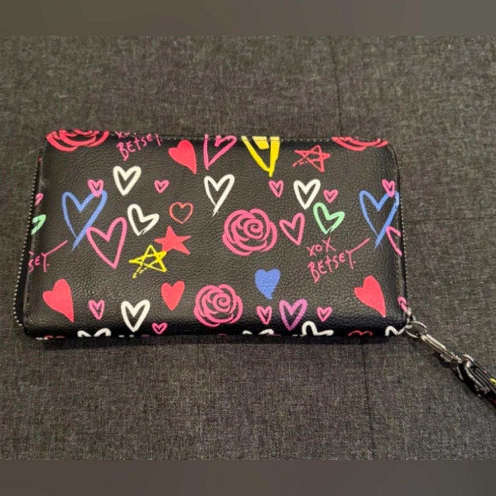 Betsey Johnson Heart Multicolor Wristlet - Picture 2 of 7